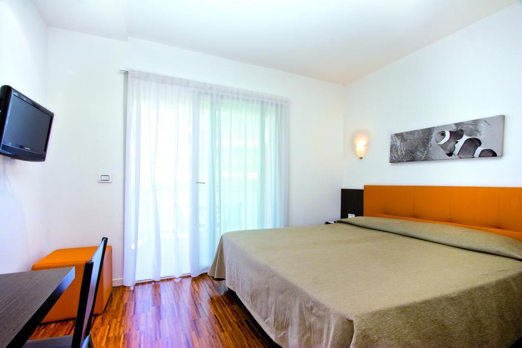 Hotel Simi Lan Lignano Sabbiadoro Exterior photo