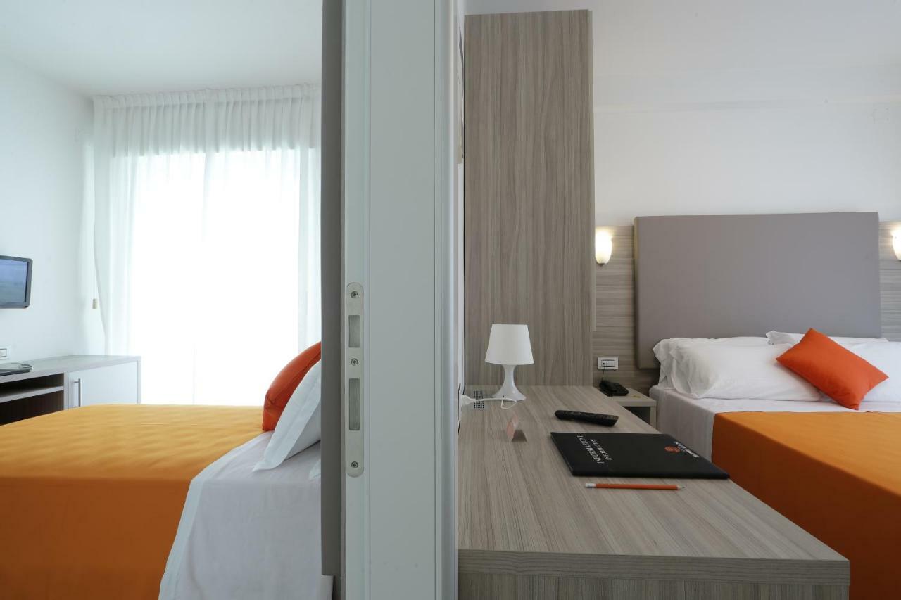 Hotel Simi Lan Lignano Sabbiadoro Exterior photo
